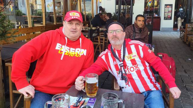Supporters Union Berlin zakken massaal af naar Brussel centrum, politie houdt oogje in het zeil: “Sfeer zit goed”