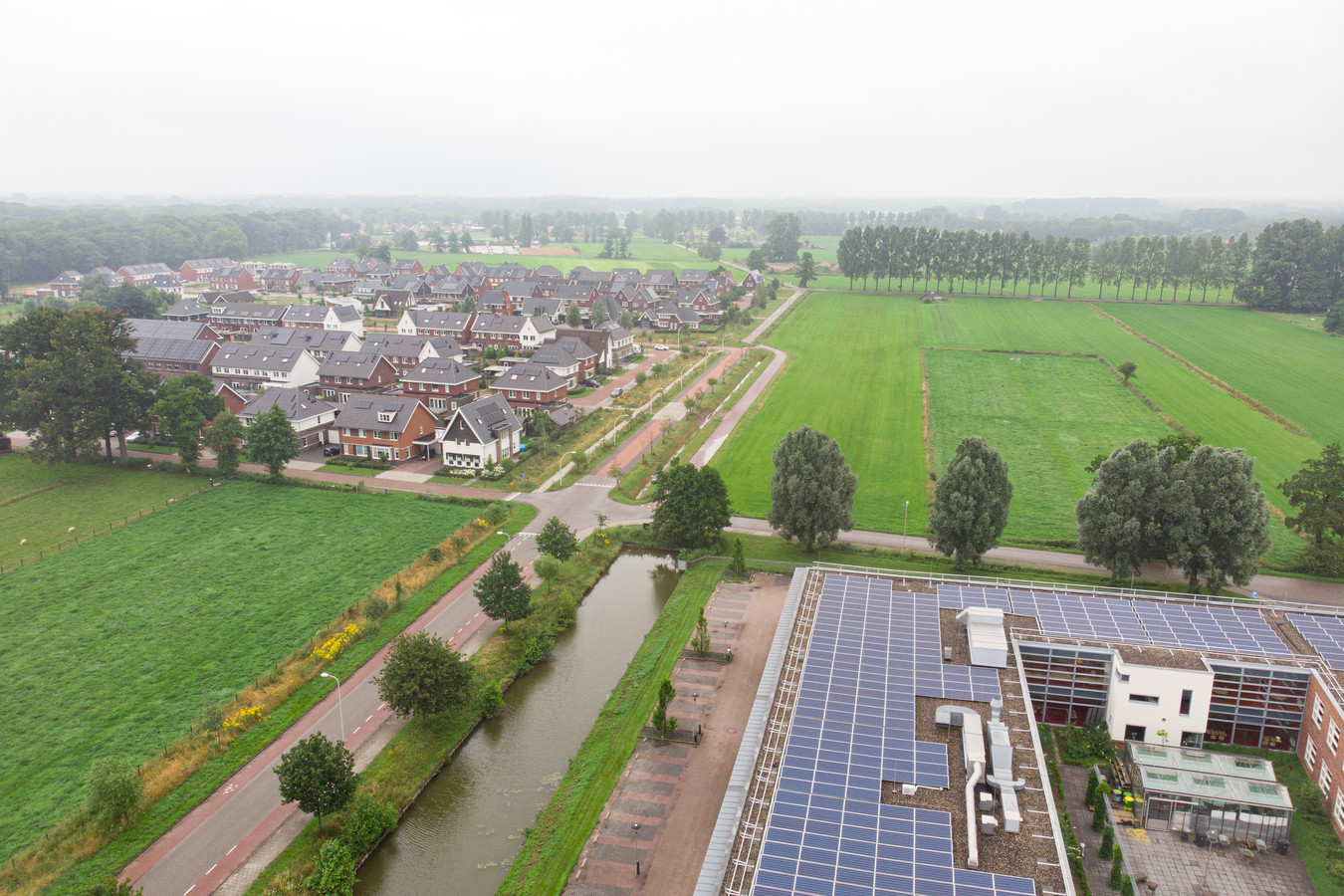 Rijssen gaat een nieuwe wijk bouwen: Opbroek Oost. Rechts onder Reggesteyn aan de Cattelaar. Links Opbroek West. Rechts daarvan richting noorden komt de nieuwe wijk.