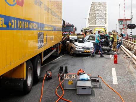 Trucker ramt file op brug: ‘Ontzettend veel spijt dat ik zoveel leed heb veroorzaakt’