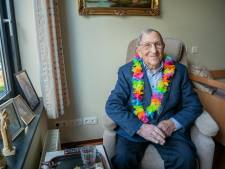 Ook na een hersenbloeding laat Theo Hermans (102) zich niet kisten