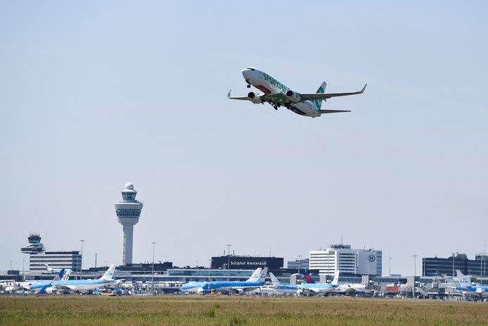 Voor heel 2022 denkt Royal Schiphol Group dat de sterke reizigersgroei aanhoudt, maar het blijft onzeker of de niveaus van 2019 kunnen worden gehaald.