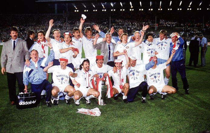 Vreugde bij de spelers van PSV na de zege op Benfica in 1988.
