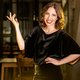 De tv-versie van ‘De tijdloze’ met Michèle Cuvelier: ‘Kunnen we ons allemaal achter dát nummer scharen, please?’