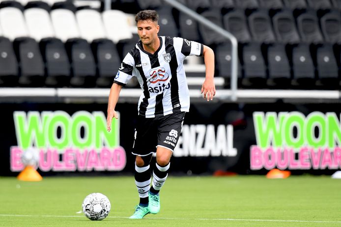 Elias Oubella, hier in actie tijdens het oefenduel tegen Sparta, wordt woensdag geopereerd.