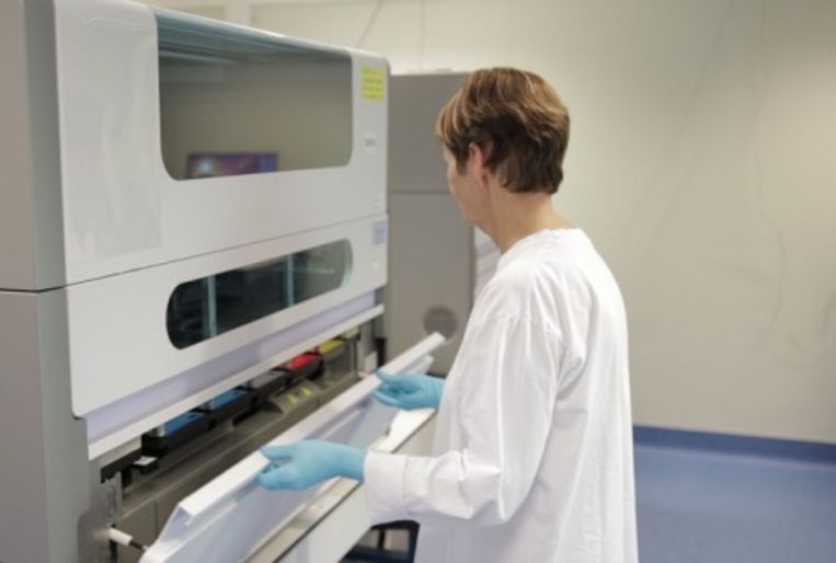 Het diergeneeskundig laboratorium van WBVR is begonnen met het analyseren van coronatests van mensen. Beeld WUR