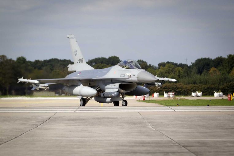 Een F16 op de luchtmachtbasis in Volkel. Beeld anp