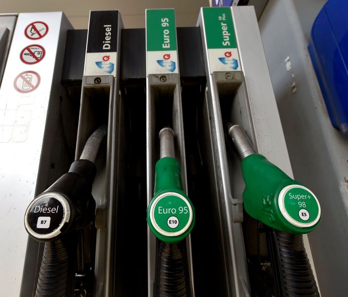 Beeld ter illustratie, benzine en dieselprijzen aan de pomp.