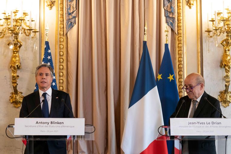 Il segretario di Stato americano Anthony Blinken e il suo omologo francese Jean-Yves Le Drian a Parigi all'inizio di quest'anno.  Foto AFP