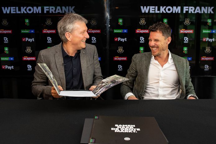 Frank Wormuth en Mark-Jan Fledderus op 14 juni bij de presentatie van de Duitse trainer in Groningen.