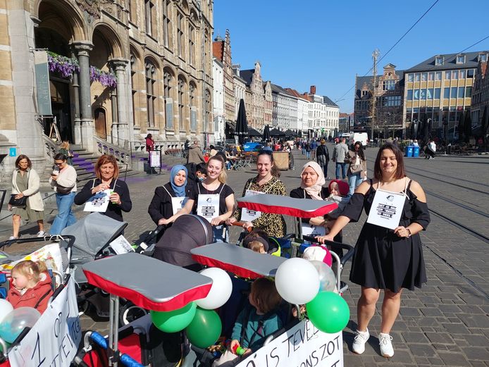 Van kinderdagverblijf Het Uilennestje kwamen ze wél op straat, maar met kindjes. "We konden het de ouders niet aandoen, maar we wilden absoluut onze stem laten horen".